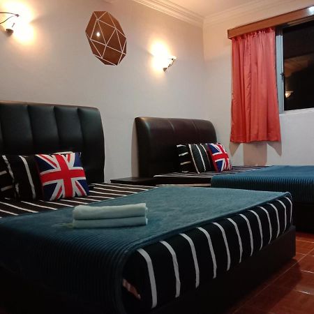 Glory Beach Resort Private Penthouse ポートディクソン エクステリア 写真