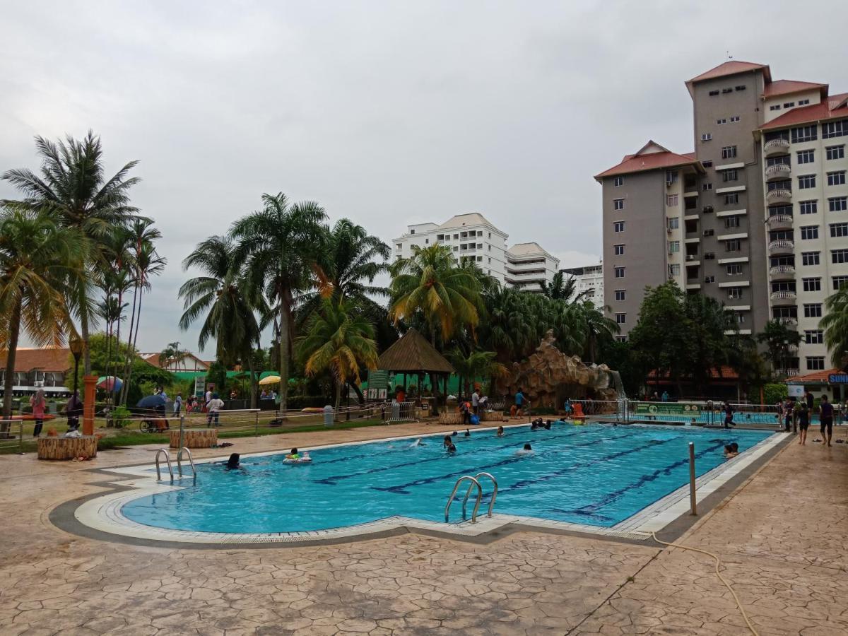 Glory Beach Resort Private Penthouse ポートディクソン エクステリア 写真