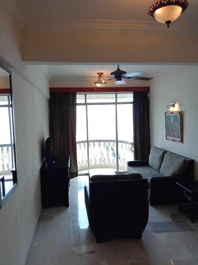 Glory Beach Resort Private Penthouse ポートディクソン エクステリア 写真